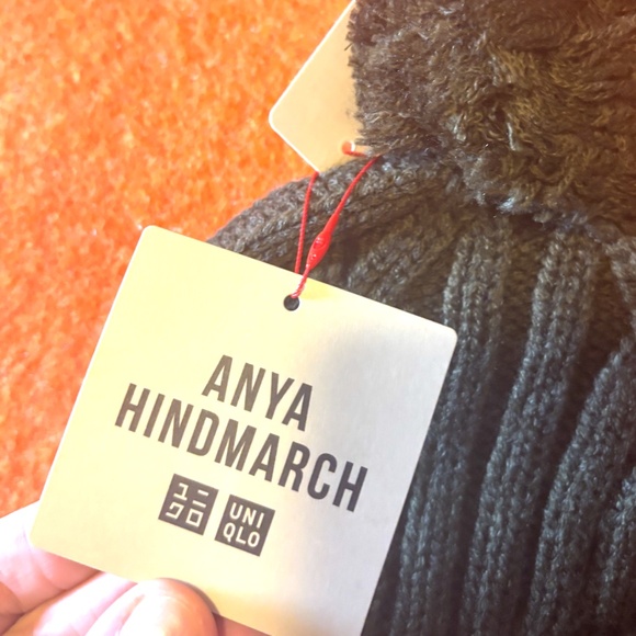 Anya Hindmarch Uniqlo olive touch of wool heattech pompom beanie hat NWT - Picture 4 of 8